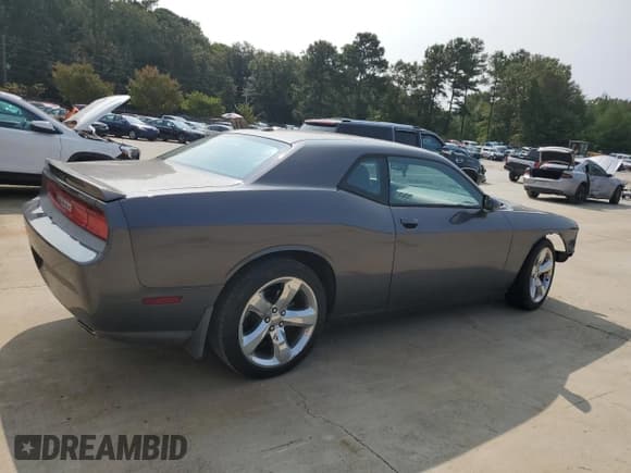 ✅ 2014 Dodge Challenger SXT • VIN: 2C3CDYAG4EH195944 • Lot: 70479384. Wystawiony na Copart z przebiegiem 178 902 mil. Bezpłatny archiwum sprzedaży aukcyjnych z USA i szczegółowy raport historii pojazdu na DreamBid. Zdjęcie 3.
