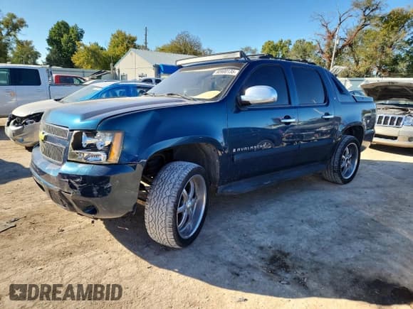 ✅ 2007 Chevrolet Avalanche LS • VIN: 3GNEC12J27G164890 • Lot: 90900135. Listed on Copart with 148,984 mi. Free auction sales archive from the USA and detailed vehicle history report at DreamBid. Image 1.