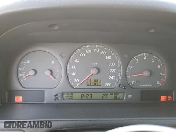 ✅ 2000 Volvo S70 • VIN: YV1LS61J6Y2649619 • Lot: 48540175. Listed on Copart with 137,877 mi. Free auction sales archive from the USA and detailed vehicle history report at DreamBid. Image 9.