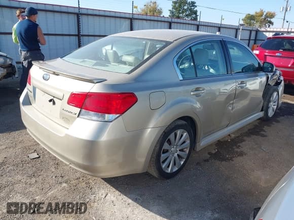 ✅ 2010 Subaru Legacy Limited Moon • VIN: 4S3BMCK65A3225840 • Lot: 43639761. Wystawiony na IAAI z przebiegiem 234 982 mil. Bezpłatny archiwum sprzedaży aukcyjnych z USA i szczegółowy raport historii pojazdu na DreamBid. Zdjęcie 4.