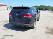 ✅ 2017 Kia Sorento LX • VIN: 5XYPGDA3XHG266996 • Lot: 42970028. Wystawiony na IAAI z przebiegiem 115 361 mil. Bezpłatny archiwum sprzedaży aukcyjnych z USA i szczegółowy raport historii pojazdu na DreamBid. Zdjęcie 4.