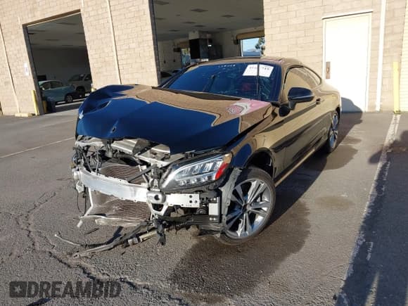 ✅ 2019 Mercedes-Benz C 300 • VIN: WDDWJ8DB4KF823778 • Lot: 41083715. Wystawiony na IAAI z przebiegiem Nie podano. Bezpłatny archiwum sprzedaży aukcyjnych z USA i szczegółowy raport historii pojazdu na DreamBid. Zdjęcie 2.