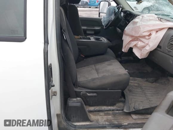 ✅ 2008 Chevrolet Silverado 2500HD 1LT • VIN: 1GCHK29K38E182871 • Lot: 42067577. Wystawiony na IAAI z przebiegiem 262 626 mil. Bezpłatny archiwum sprzedaży aukcyjnych z USA i szczegółowy raport historii pojazdu na DreamBid. Zdjęcie 5.