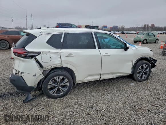 ✅ 2021 Nissan Rogue SV • VIN: 5N1AT3BB3MC824697 • Лот: 94136525. Опубликован ранее на Copart с пробегом 82 976 миль. Бесплатный доступ к архиву аукционных продаж из США и подробный отчёт об истории автомобиля на DreamBid. Изображение 3.
