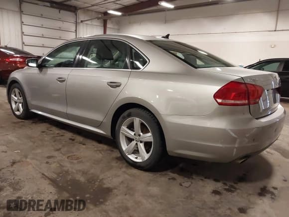 ✅ 2013 Volkswagen Passat SE • VIN: 1VWBP7A38DC071910 • Lot: 42472626. Listed on IAAI with 90,535 mi. Free auction sales archive from the USA and detailed vehicle history report at DreamBid. Image 3.