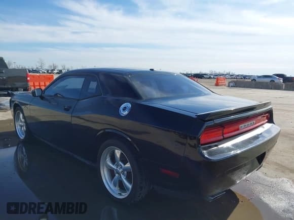 ✅ 2013 Dodge Challenger R/T • VIN: 2C3CDYBT2DH575360 • Lot: 41319042. Wystawiony na IAAI z przebiegiem 173 695 mil. Bezpłatny archiwum sprzedaży aukcyjnych z USA i szczegółowy raport historii pojazdu na DreamBid. Zdjęcie 3.