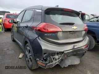 2020 Chevrolet Bolt EV Premier z VIN 1G1FZ6S01L4116989, wystawiony jako Copart lot #82601513 z przebiegiem 10 471 mil mil oraz . Historia ofert i sprzedaży dostępna na DreamBid. Obrazek 2.