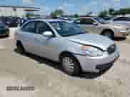2010 Hyundai Accent GLS z VIN KMHCN4AC6AU468660, wystawiony jako Copart lot #66367444 z przebiegiem 104 341 mil mil oraz Szkoda całkowita • Salvage title. Historia ofert i sprzedaży dostępna na DreamBid. Obrazek 4.