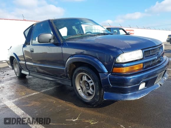 ✅ 2001 Chevrolet S-10 • VIN: 1GCCS195518202802 • Лот: 41407056. Опубликован ранее на IAAI с пробегом 221 478 миль. Бесплатный доступ к архиву аукционных продаж из США и подробный отчёт об истории автомобиля на DreamBid. Изображение 1.
