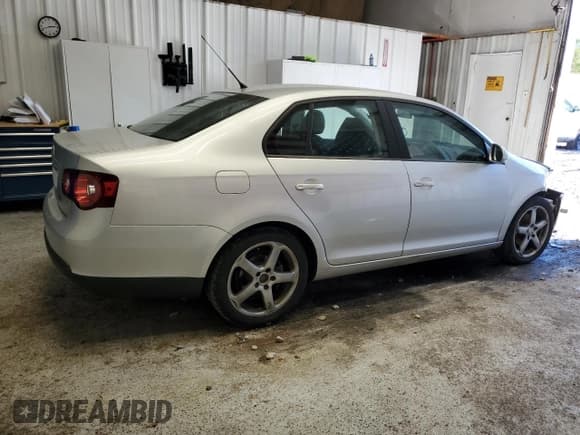 ✅ 2009 Volkswagen Jetta S • VIN: 3VWJZ71K99M010312 • Лот: 84917885. Опубликован ранее на Copart с пробегом 142 057 миль. Бесплатный доступ к архиву аукционных продаж из США и подробный отчёт об истории автомобиля на DreamBid. Изображение 3.