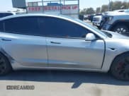 ✅ 2022 Tesla Model 3 Performance • VIN: 5YJ3E1EC2NF263039 • Lot: 42606573. Wystawiony na IAAI z przebiegiem 55 383 mil. Bezpłatny archiwum sprzedaży aukcyjnych z USA i szczegółowy raport historii pojazdu na DreamBid. Zdjęcie 14.