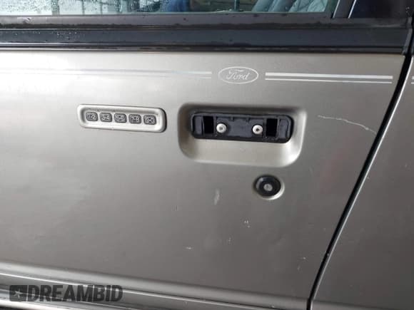 ✅ 2000 Ford Explorer Eddie Bauer • VIN: 1FMZU74E8YZB41346 • Lot: 41601042. Wystawiony na IAAI z przebiegiem 295 103 mil. Bezpłatny archiwum sprzedaży aukcyjnych z USA i szczegółowy raport historii pojazdu na DreamBid. Zdjęcie 15.