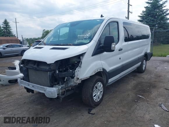 ✅ 2024 Ford Transit Passenger XL • VIN: 1FBAX2YG3RKA03185 • Лот: 42483087. Опубликован ранее на IAAI с пробегом 42 626 миль. Бесплатный доступ к архиву аукционных продаж из США и подробный отчёт об истории автомобиля на DreamBid. Изображение 2.