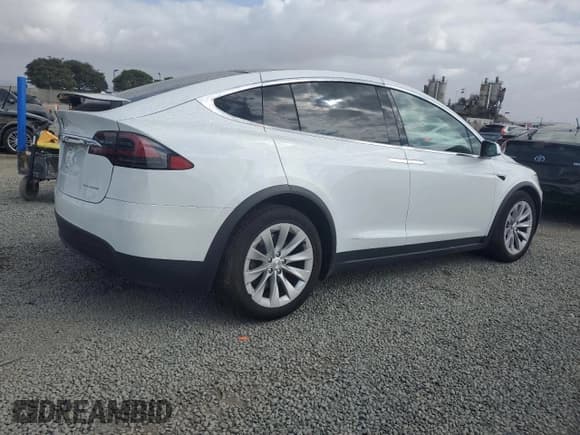 ✅ 2021 Tesla Model X Long Range Plus • VIN: 5YJXCDE27MF324934 • Lot: 86520135. Wystawiony na Copart z przebiegiem 26 174 mil. Bezpłatny archiwum sprzedaży aukcyjnych z USA i szczegółowy raport historii pojazdu na DreamBid. Zdjęcie 3.