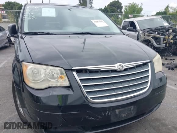 ✅ 2010 Chrysler Town & Country LX • VIN: 2A4RR2D18AR448743 • Lot: 42054602. Wystawiony na IAAI z przebiegiem 191 196 mil. Bezpłatny archiwum sprzedaży aukcyjnych z USA i szczegółowy raport historii pojazdu na DreamBid. Zdjęcie 6.