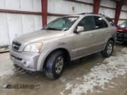 ✅ 2004 Kia Sorento LX • VIN: KNDJC733645261331 • Лот: 58527635. Опубликован ранее на Copart с пробегом 135 139 миль. Бесплатный доступ к архиву аукционных продаж из США и подробный отчёт об истории автомобиля на DreamBid. Изображение 1.