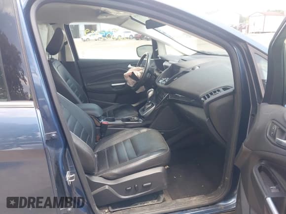 ✅ 2018 Ford C-Max Titanium • VIN: 1FADP5DU4JL104522 • Lot: 42605939. Wystawiony na IAAI z przebiegiem 123 384 mil. Bezpłatny archiwum sprzedaży aukcyjnych z USA i szczegółowy raport historii pojazdu na DreamBid. Zdjęcie 5.