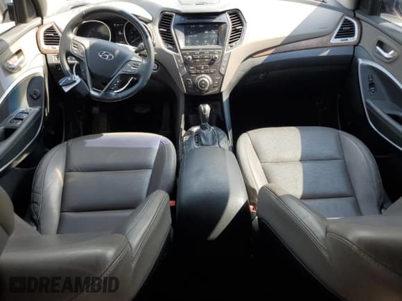 ✅ 2019 Hyundai Santa Fe SE • VIN: KM8SN4HF2KU305520 • Lot: 64616604. Wystawiony na Copart z przebiegiem 86 835 mil. Bezpłatny archiwum sprzedaży aukcyjnych z USA i szczegółowy raport historii pojazdu na DreamBid. Zdjęcie 8.