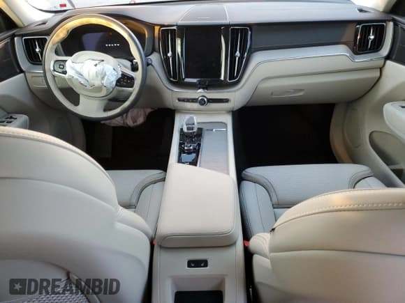 ✅ 2024 Volvo XC60 Ultimate Dark Theme • VIN: YV4H60DM1R1848858 • Lot: 74625824. Wystawiony na Copart z przebiegiem 5 374 mil. Bezpłatny archiwum sprzedaży aukcyjnych z USA i szczegółowy raport historii pojazdu na DreamBid. Zdjęcie 8.