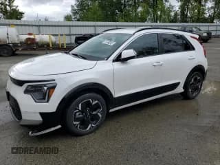 ✅ 2023 Kia Niro Wind • VIN: KNDCR3L12P5045236 • Лот: 60851424. Опубликован ранее на Copart с пробегом 25 319 миль. Бесплатный доступ к архиву аукционных продаж из США и подробный отчёт об истории автомобиля на DreamBid. Изображение 1.