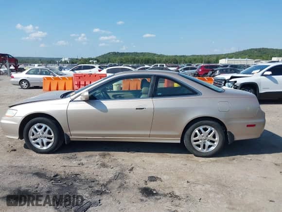 2001 Honda Accord EX с VIN 1HGCG22541A033075, выставлен на аукционе IAAI как лот 40200453 с пробегом 121 275 миль миль и . История ставок и продаж доступна на DreamBid. Изображение 14.