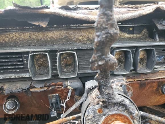 ✅ 1965 Lincoln Continental • VIN: 5Y86N428483 • Лот: 56333345. Опубликован ранее на Copart с пробегом Не указан. Бесплатный доступ к архиву аукционных продаж из США и подробный отчёт об истории автомобиля на DreamBid. Изображение 9.