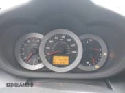 ✅ 2007 Toyota RAV4 Sport • VIN: JTMBK32V776016605 • Lot: 43694582. Wystawiony na IAAI z przebiegiem 164 794 mil. Bezpłatny archiwum sprzedaży aukcyjnych z USA i szczegółowy raport historii pojazdu na DreamBid. Zdjęcie 7.