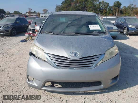 ✅ 2015 Toyota Sienna LE • VIN: 5TDKK3DC2FS570371 • Lot: 43728202. Wystawiony na IAAI z przebiegiem 230 222 mil. Bezpłatny archiwum sprzedaży aukcyjnych z USA i szczegółowy raport historii pojazdu na DreamBid. Zdjęcie 12.