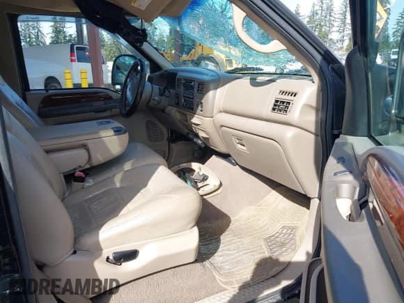 ✅ 2000 Ford F-250 XL • VIN: 1FTNX21S0YEC02865 • Lot: 41667142. Wystawiony na IAAI z przebiegiem 127 270 mil. Bezpłatny archiwum sprzedaży aukcyjnych z USA i szczegółowy raport historii pojazdu na DreamBid. Zdjęcie 5.