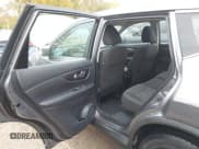 ✅ 2016 Nissan Rogue S • VIN: KNMAT2MV1GP604672 • Lot: 43572414. Wystawiony na IAAI z przebiegiem 108 508 mil. Bezpłatny archiwum sprzedaży aukcyjnych z USA i szczegółowy raport historii pojazdu na DreamBid. Zdjęcie 8.