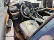 ✅ 2025 Toyota Highlander XLE • VIN: 5TDAAAB56SS097740 • Lot: 71486355. Wystawiony na Copart z przebiegiem 9 040 mil. Bezpłatny archiwum sprzedaży aukcyjnych z USA i szczegółowy raport historii pojazdu na DreamBid. Zdjęcie 8.