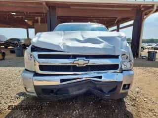 2011 Chevrolet Silverado 1500 LT z VIN 1GCRCSE06BZ293467, wystawiony jako Copart lot #80961145 z przebiegiem 155 667 mil mil oraz Szkoda całkowita • Salvage title. Historia ofert i sprzedaży dostępna na DreamBid. Obrazek 5.