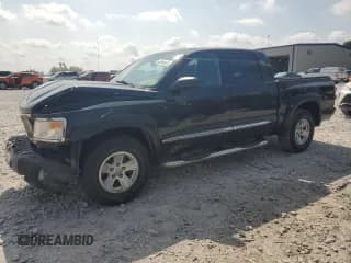 ✅ 2008 Dodge Dakota Laramie • VIN: 1D7HW58N38S602606 • Lot: 60968645. Wystawiony na Copart z przebiegiem 120 565 mil. Bezpłatny archiwum sprzedaży aukcyjnych z USA i szczegółowy raport historii pojazdu na DreamBid. Zdjęcie 1.