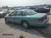 ✅ 1997 Ford Crown Victoria • VIN: 2FALP73W3VX232351 • Lot: 60196655. Wystawiony na Copart z przebiegiem 218 587 mil. Bezpłatny archiwum sprzedaży aukcyjnych z USA i szczegółowy raport historii pojazdu na DreamBid. Zdjęcie 2.