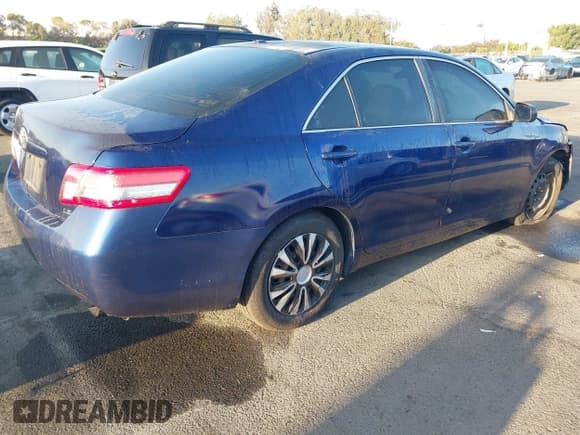 ✅ 2011 Toyota Camry LE • VIN: 4T1BF3EK3BU762037 • Lot: 43090125. Wystawiony na IAAI z przebiegiem 118 637 mil. Bezpłatny archiwum sprzedaży aukcyjnych z USA i szczegółowy raport historii pojazdu na DreamBid. Zdjęcie 4.