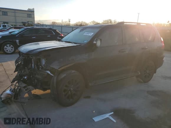 ✅ 2022 Lexus GX 460 • VIN: JTJKM7BX2N5310559 • Lot: 84995814. Wystawiony na Copart z przebiegiem 28 484 mil. Bezpłatny archiwum sprzedaży aukcyjnych z USA i szczegółowy raport historii pojazdu na DreamBid. Zdjęcie 1.