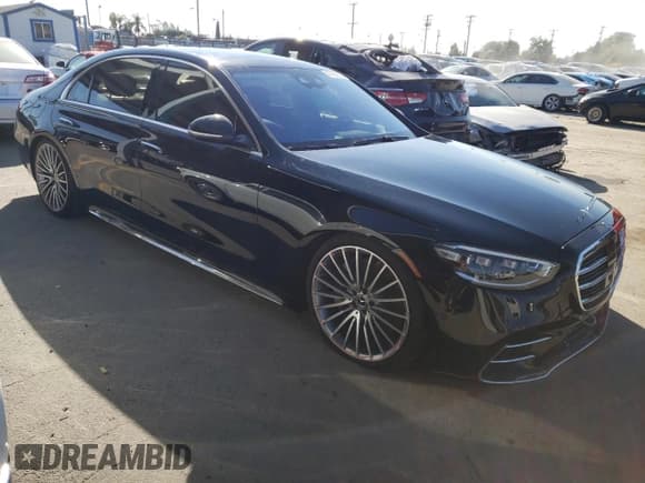 ✅ 2022 Mercedes-Benz S 500 • VIN: W1K6G6DB6NA086572 • Lot: 67462832. Wystawiony na Copart z przebiegiem 8 829 mil. Bezpłatny archiwum sprzedaży aukcyjnych z USA i szczegółowy raport historii pojazdu na DreamBid. Zdjęcie 4.