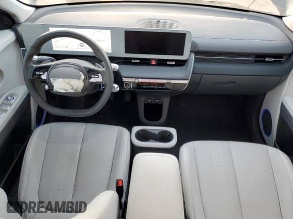 ✅ 2023 Hyundai Ioniq 5 Preferred • VIN: KM8KN4AE1PU183077 • Lot: 84926614. Wystawiony na Copart z przebiegiem 22 514 mil mil. Skorzystaj z bezpłatnego archiwum sprzedaży aukcyjnych z USA i zobacz szczegółowy raport historii pojazdu na DreamBid. Zdjęcie 8.