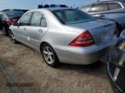 ✅ 2004 Mercedes-Benz C 320 • VIN: WDBRF84J74F494317 • Lot: 77252634. Wystawiony na Copart z przebiegiem Nie podano. Bezpłatny archiwum sprzedaży aukcyjnych z USA i szczegółowy raport historii pojazdu na DreamBid. Zdjęcie 2.