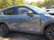 ✅ 2023 Mazda CX-5 S Carbon Edition • VIN: JM3KFBCM7P0227124 • Lot: 43393814. Wystawiony na IAAI z przebiegiem 16 516 mil. Bezpłatny archiwum sprzedaży aukcyjnych z USA i szczegółowy raport historii pojazdu na DreamBid. Zdjęcie 13.