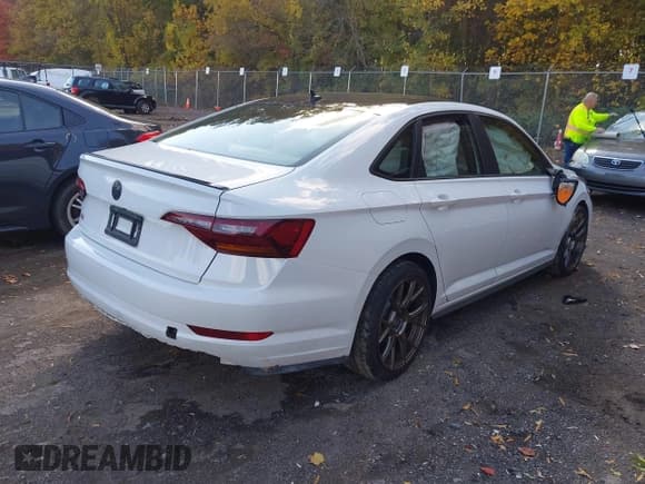 ✅ 2019 Volkswagen Jetta S • VIN: 3VW5T7BU6KM178501 • Lot: 43580101. Listed on IAAI with 71,119 mi. Free auction sales archive from the USA and detailed vehicle history report at DreamBid. Image 4.