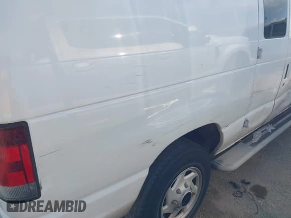 ✅ 2011 Ford Econoline Cargo Commercial • VIN: 1FTNE2EW9BDB24182 • Lot: 43510267. Wystawiony na IAAI z przebiegiem 202 227 mil. Bezpłatny archiwum sprzedaży aukcyjnych z USA i szczegółowy raport historii pojazdu na DreamBid. Zdjęcie 13.