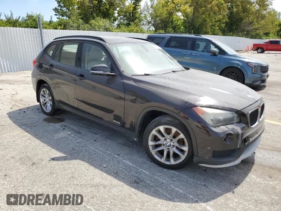 ✅ 2015 BMW X1 xDrive28i • VIN: WBAVL1C53FVY32967 • Lot: 70714155. Listed on Copart with 136,587 mi. Free auction sales archive from the USA and detailed vehicle history report at DreamBid. Image 4.