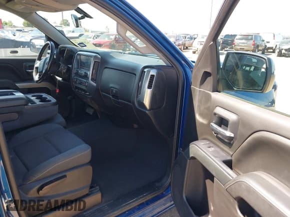 ✅ 2019 Chevrolet Silverado 1500 LT • VIN: 2GCRCPEC8K1123045 • Lot: 42690627. Wystawiony na IAAI z przebiegiem 66 208 mil. Bezpłatny archiwum sprzedaży aukcyjnych z USA i szczegółowy raport historii pojazdu na DreamBid. Zdjęcie 5.