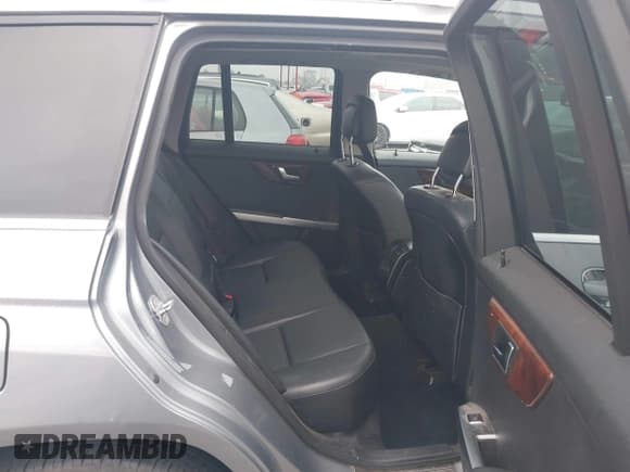 ✅ 2012 Mercedes-Benz GLK 350 • VIN: WDCGG5GB8CF747548 • Лот: 43598993. Опубликован ранее на IAAI с пробегом 121 337 миль. Бесплатный доступ к архиву аукционных продаж из США и подробный отчёт об истории автомобиля на DreamBid. Изображение 8.