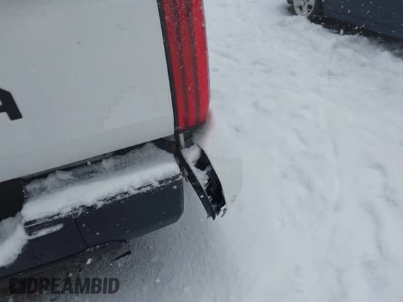 ✅ 2024 Toyota Tundra SR5 • VIN: 5TFLA5DB6RX192547 • Lot: 41385022. Listed on IAAI with 9,177 mi. Free auction sales archive from the USA and detailed vehicle history report at DreamBid. Image 6.