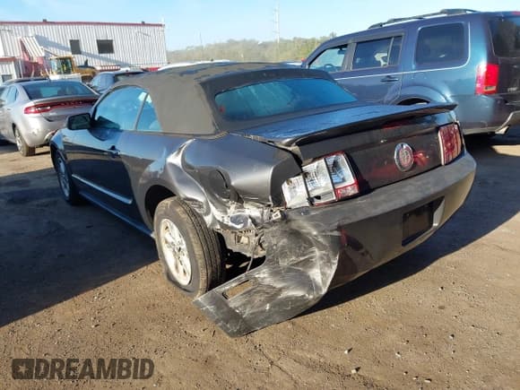 ✅ 2007 Ford Mustang Deluxe • VIN: 1ZVFT84N075346114 • Lot: 43362587. Listed on IAAI with 68,756 mi. Free auction sales archive from the USA and detailed vehicle history report at DreamBid. Image 3.