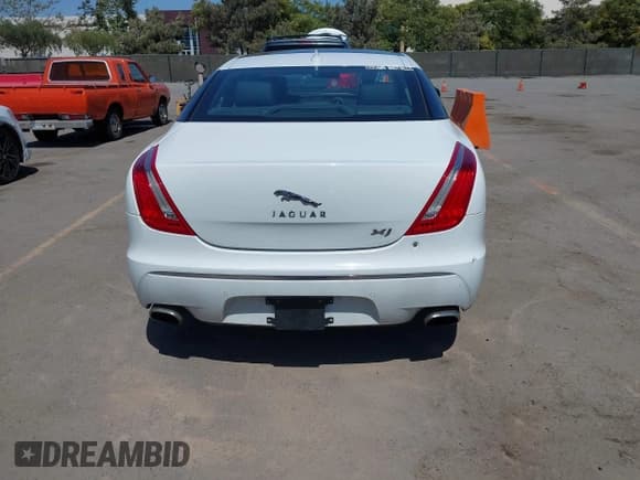 ✅ 2013 Jaguar XJ • VIN: SAJWA1C74D8V58593 • Лот: 42660691. Опубликован ранее на IAAI с пробегом 101 609 миль. Бесплатный доступ к архиву аукционных продаж из США и подробный отчёт об истории автомобиля на DreamBid. Изображение 17.
