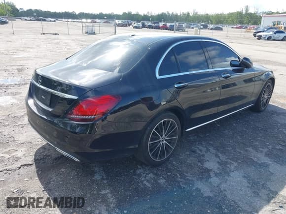 ✅ 2021 Mercedes-Benz C 300 • VIN: W1KWF8DB3MR645770 • Лот: 42746929. Опубликован ранее на IAAI с пробегом 69 611 миль. Бесплатный доступ к архиву аукционных продаж из США и подробный отчёт об истории автомобиля на DreamBid. Изображение 4.