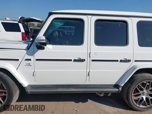 ✅ 2019 Mercedes-Benz G 63 AMG • VIN: WDCYC7HJ3KX325309 • Lot: 43366752. Listed on IAAI with Not provided. Free auction sales archive from the USA and detailed vehicle history report at DreamBid. Image 14.